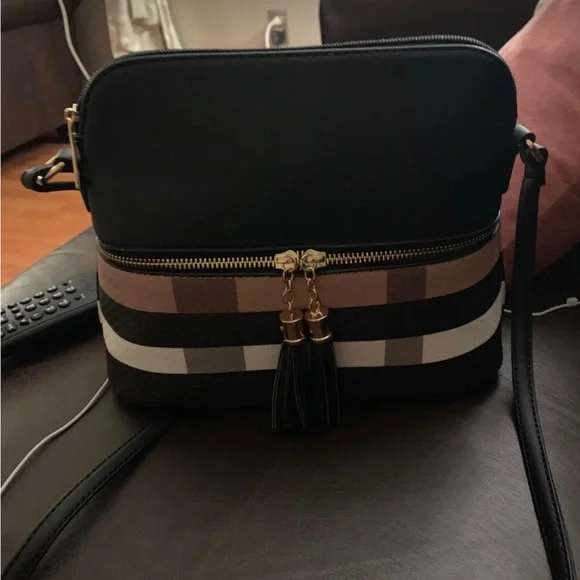 COPY - NWT Lightweight Medium Dome Crossbody Shoulder Bag with Tassel | Plaid P… - Picture 2 of 11